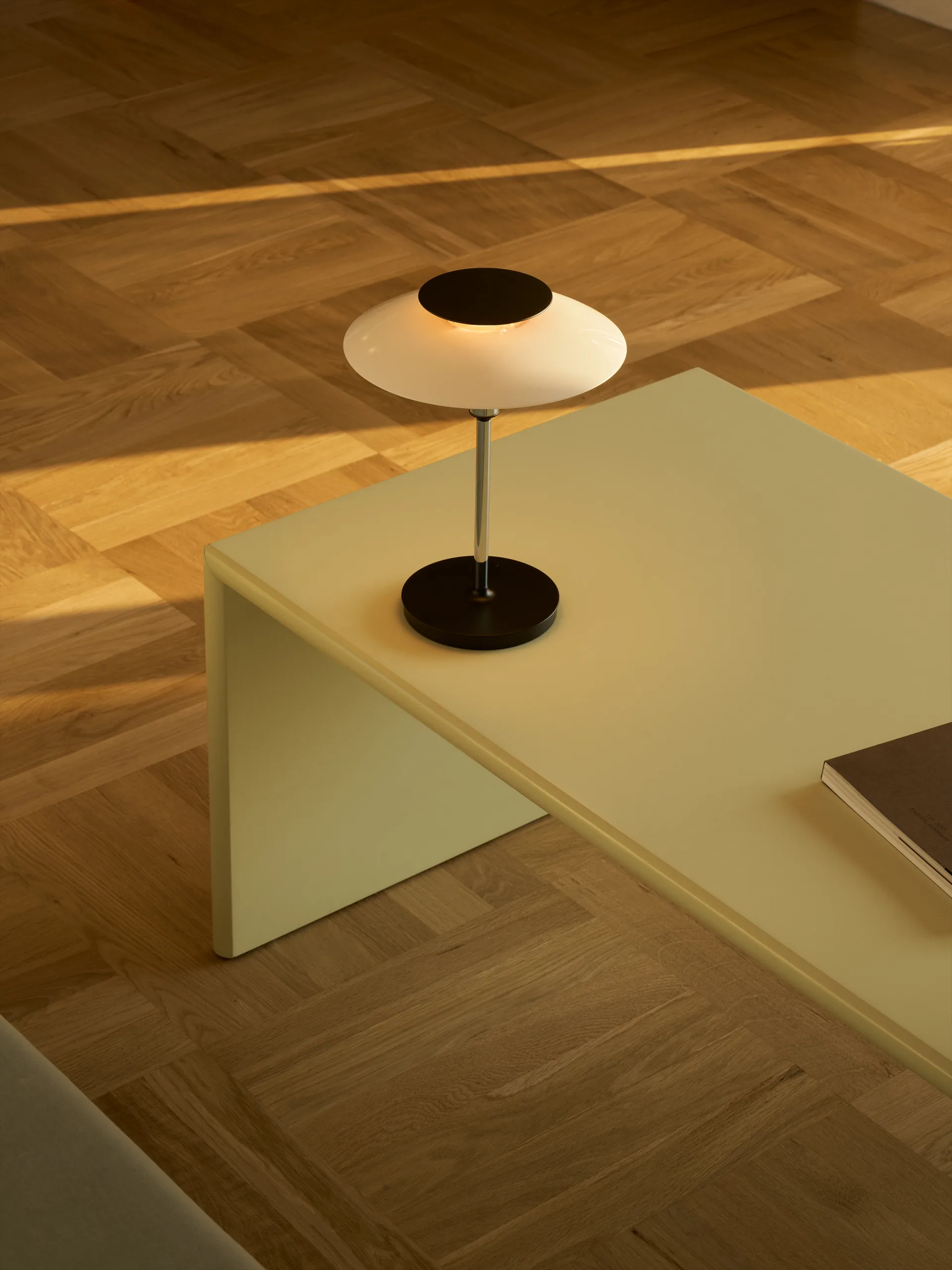 Lampe de table portable PH 80, Verre opalin blanc, chromé Louis Poulsen