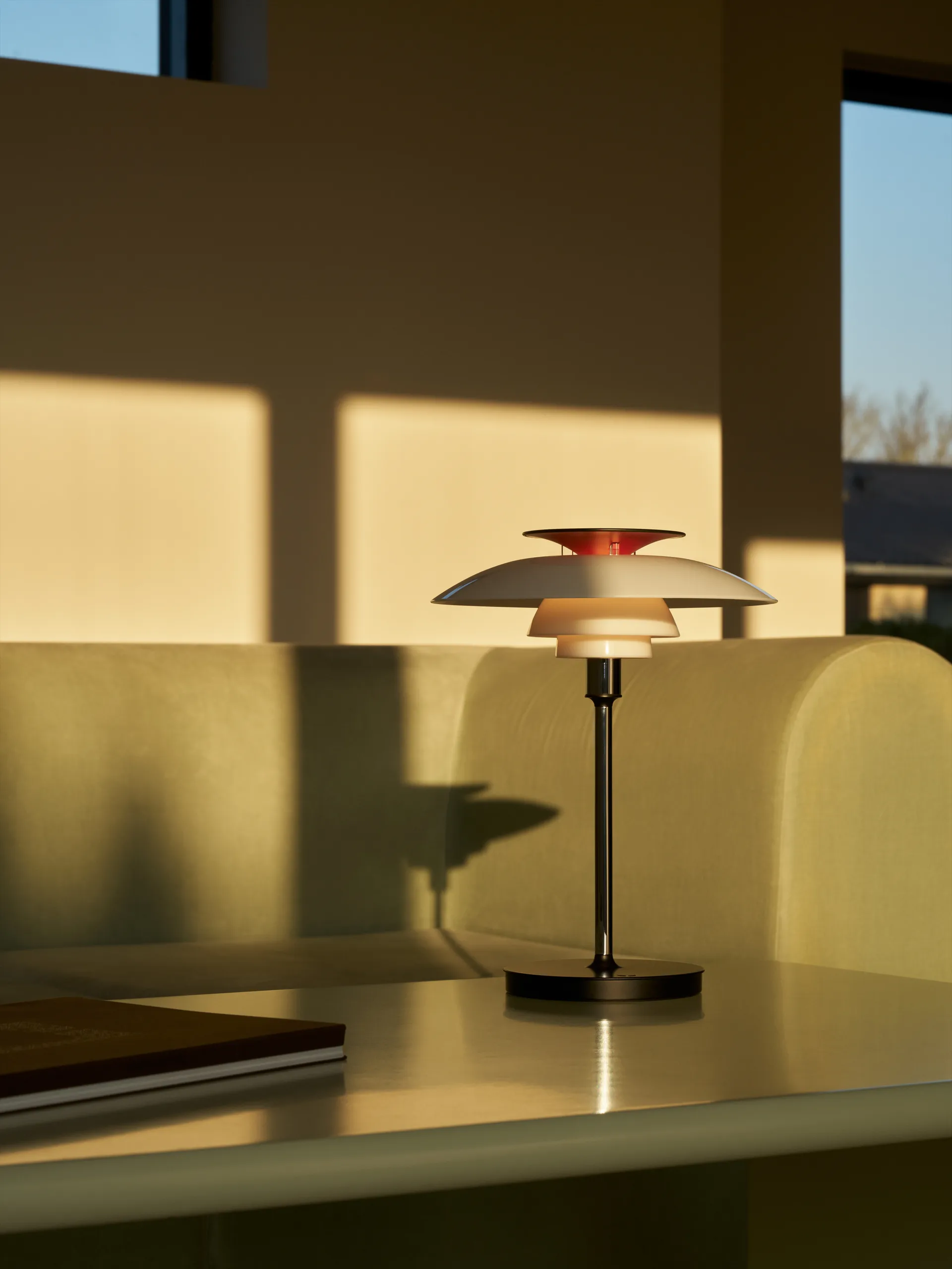 Lampe de table portable PH 80, Verre opalin blanc, chromé Louis Poulsen