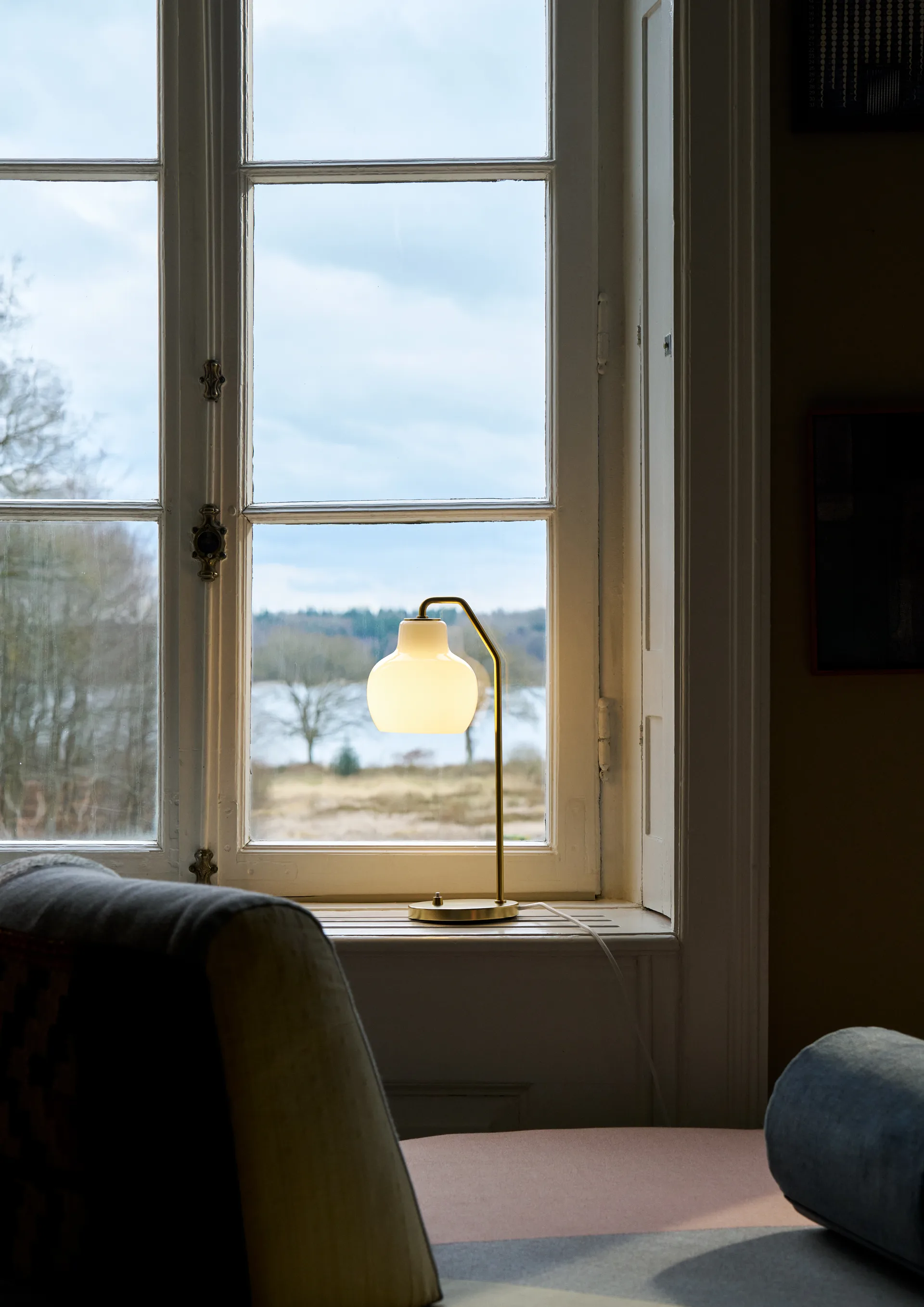 Lampe de table VL Ring Crown Ø15 cm, Laiton-verre opale Louis Poulsen