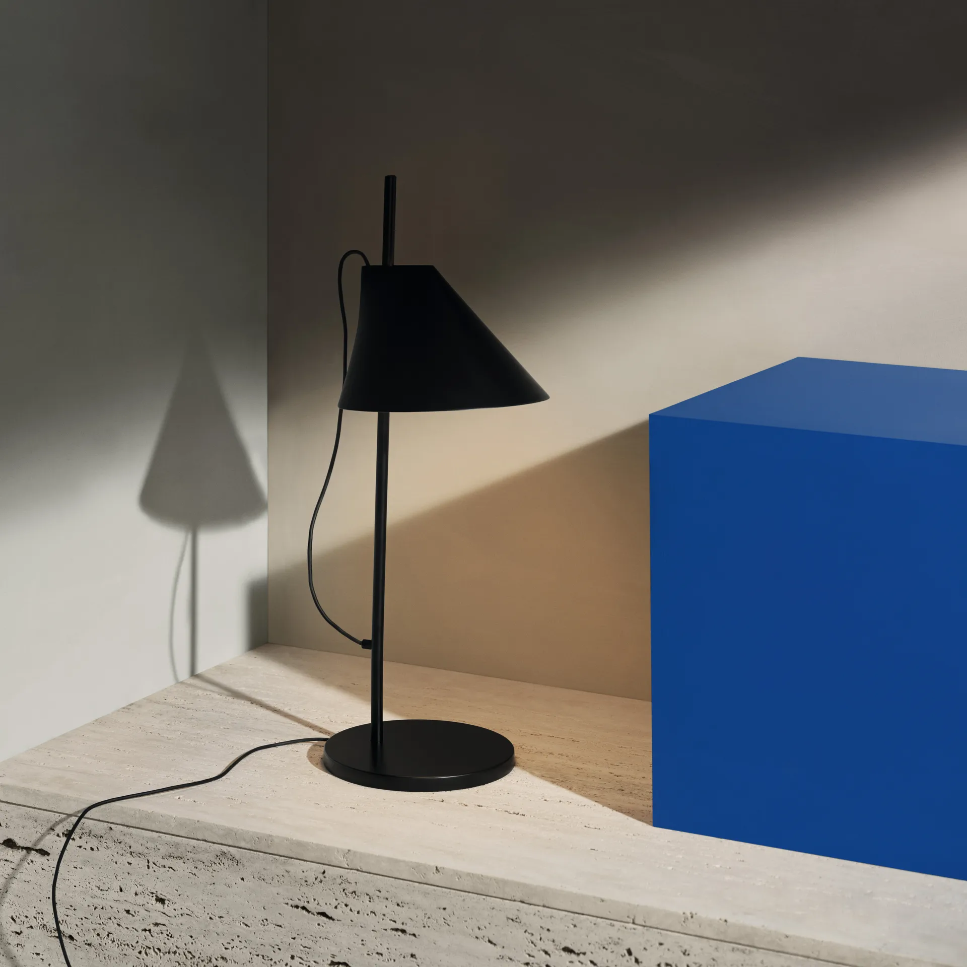 Lampe de table Yuh, Noir Louis Poulsen