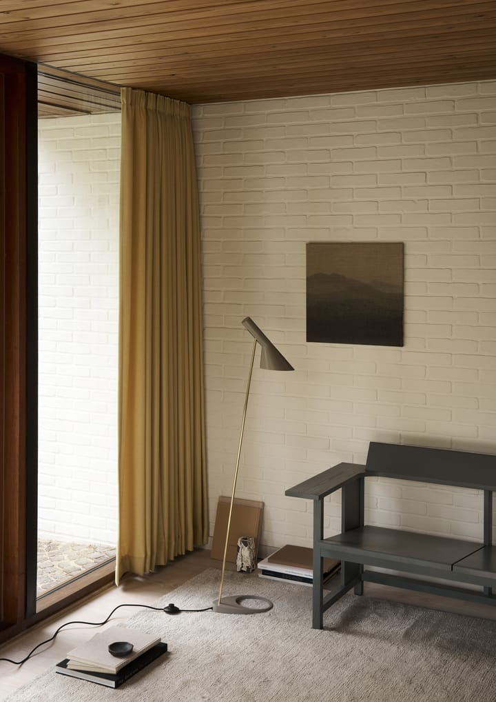 Lampe sur pied AJ, Brass-warm grey Louis Poulsen