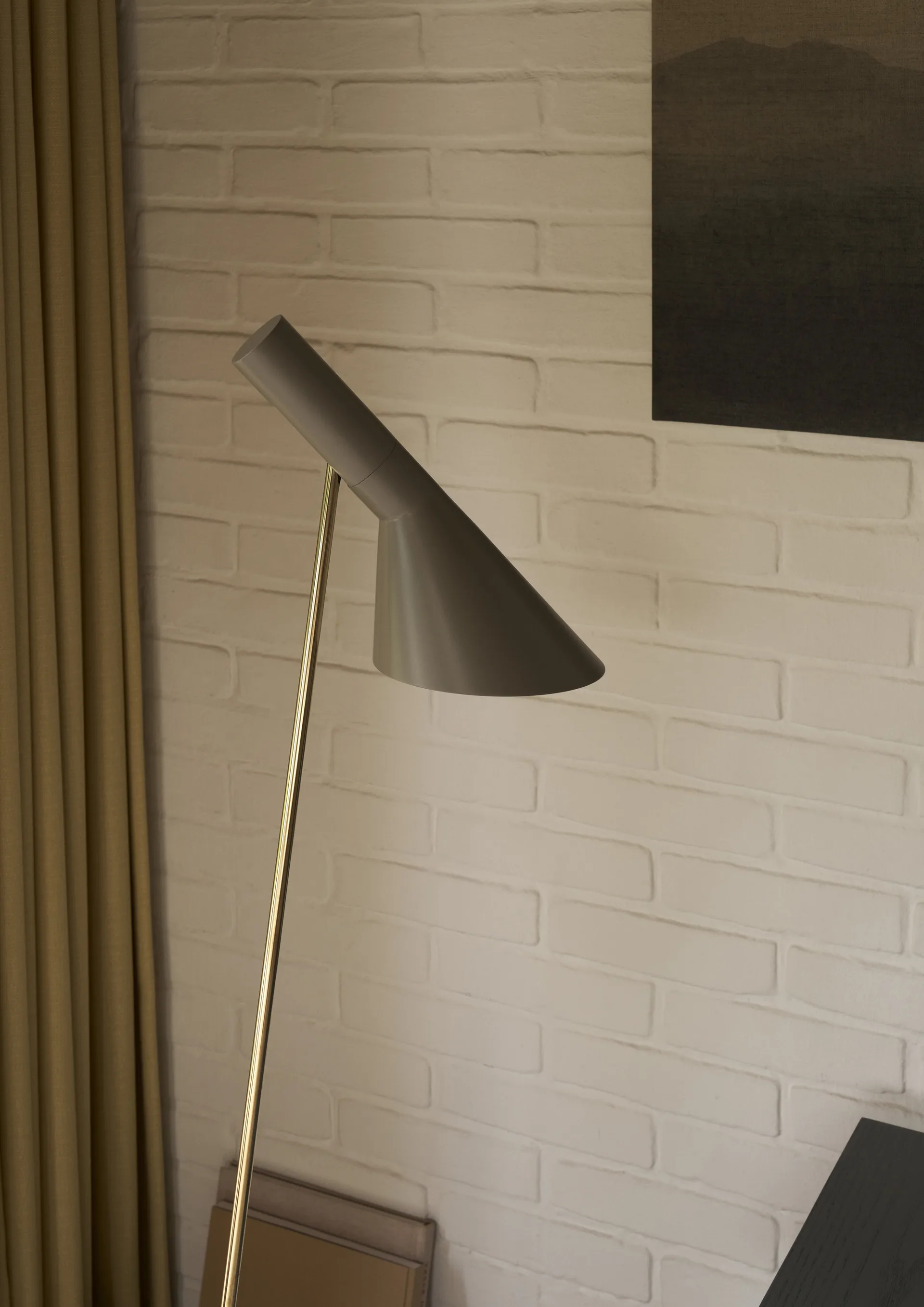 Lampe sur pied AJ, Brass-warm grey Louis Poulsen