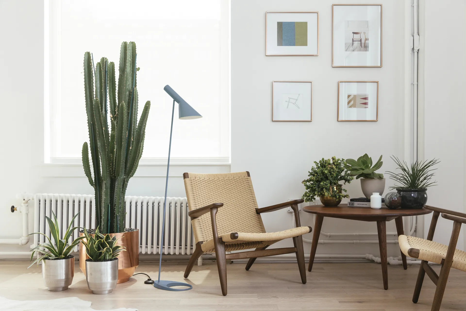 Lampe sur pied AJ, Dusty blue Louis Poulsen