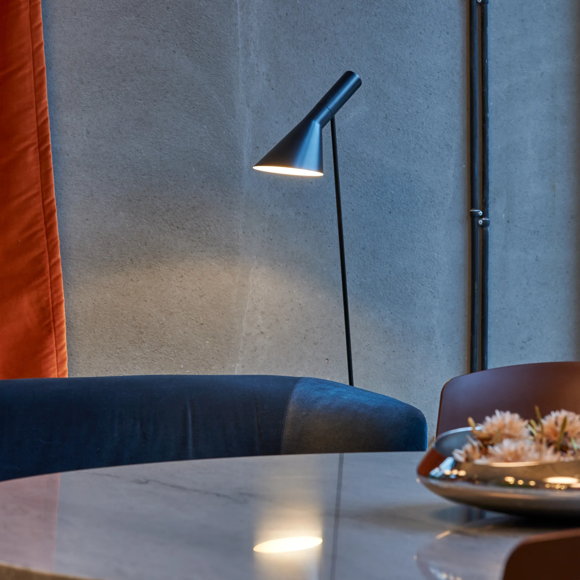 Lampe sur pied AJ, Noir Louis Poulsen