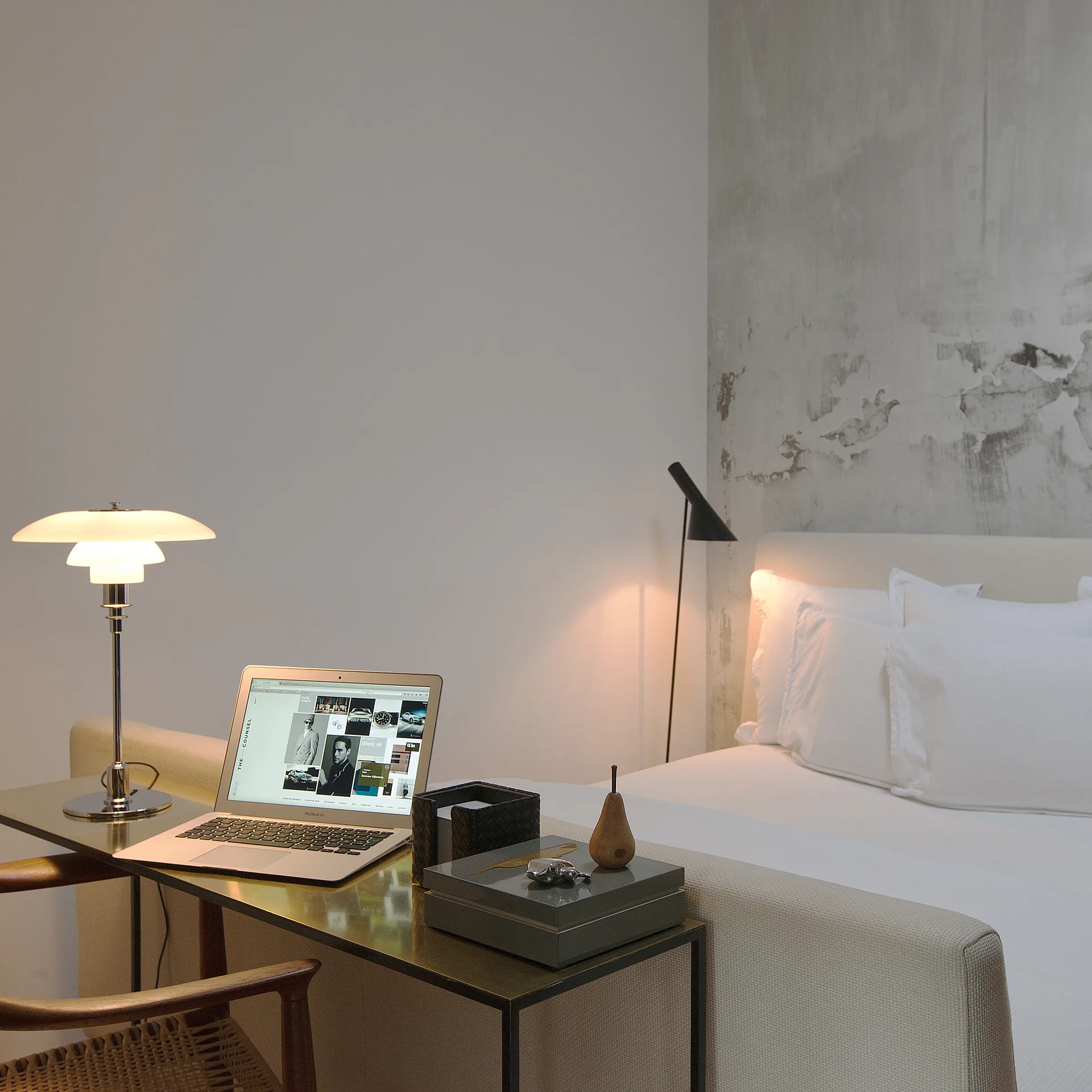 Lampe sur pied AJ, Noir Louis Poulsen