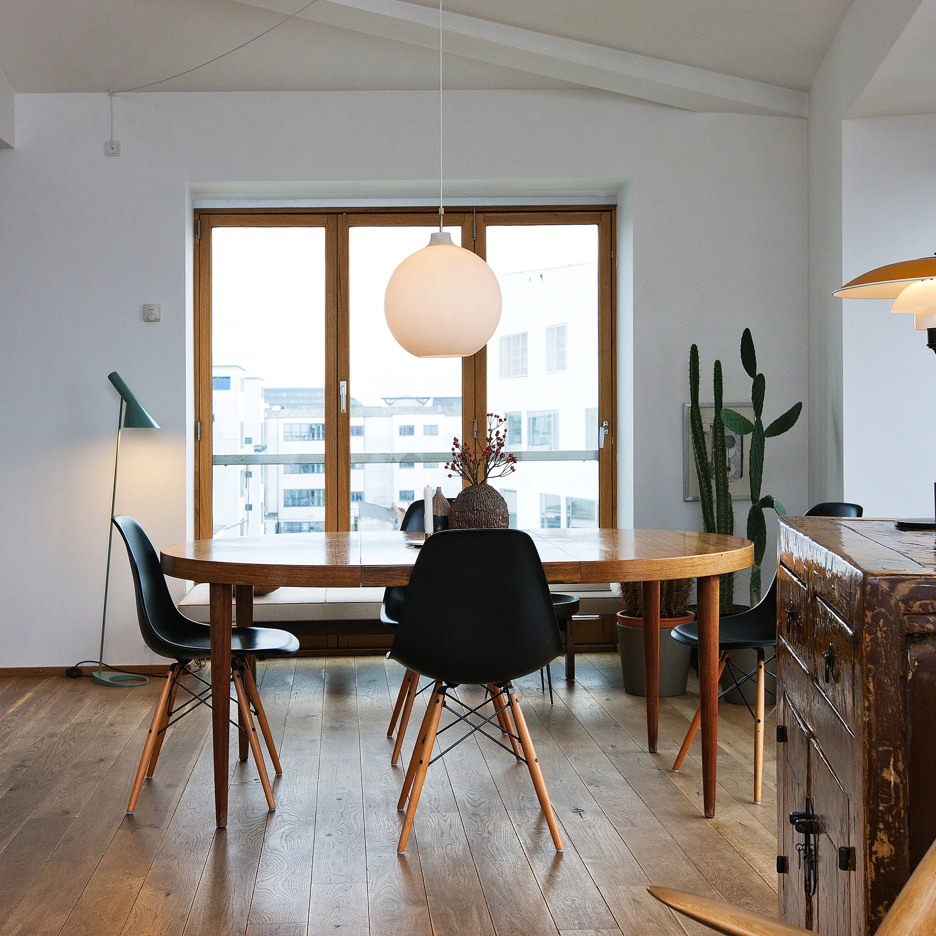 Lampe sur pied AJ, Pétrole clair Louis Poulsen