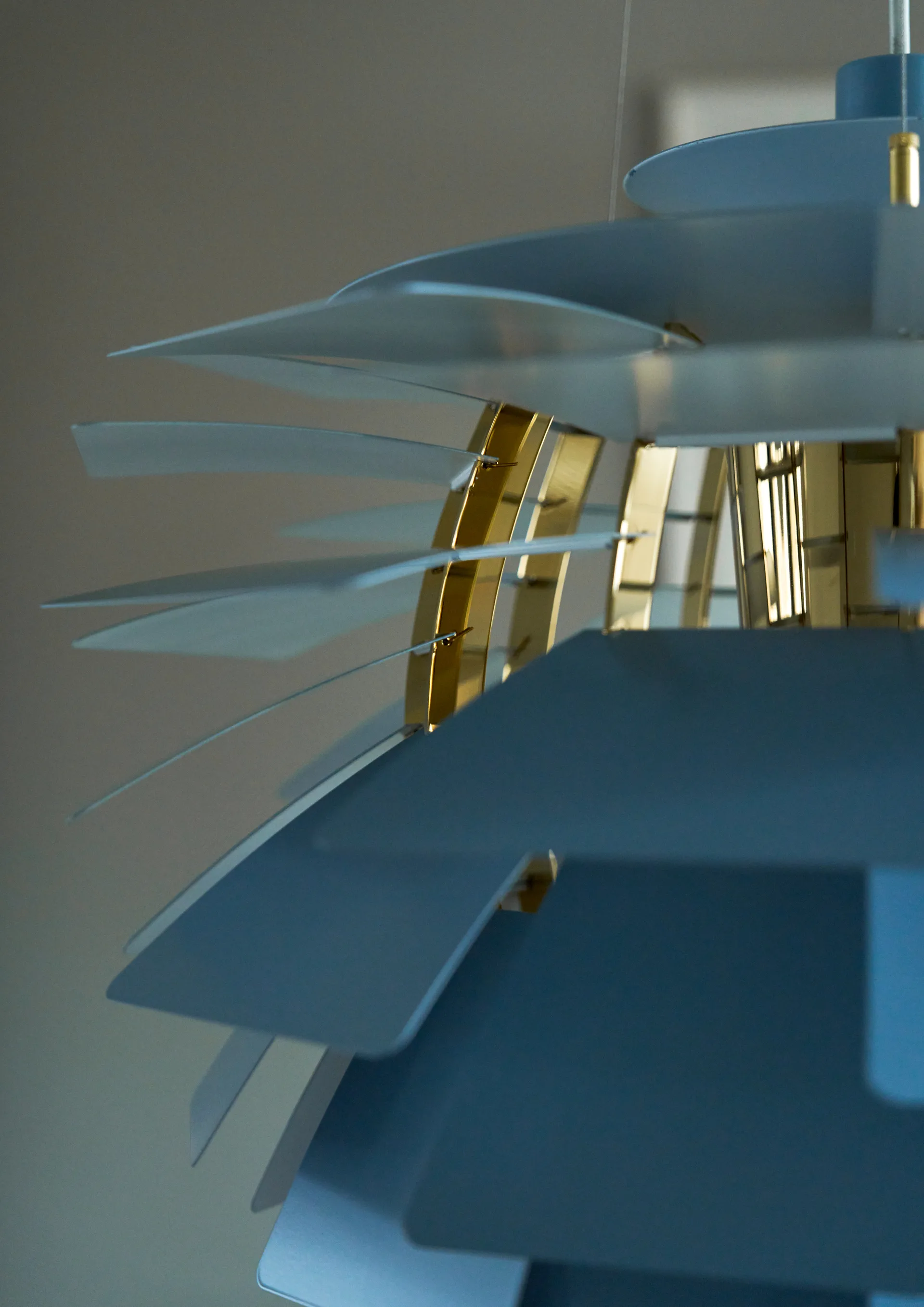 Suspension PH Artichoke Ø60cm, Dusty blue-brass metallised Louis Poulsen