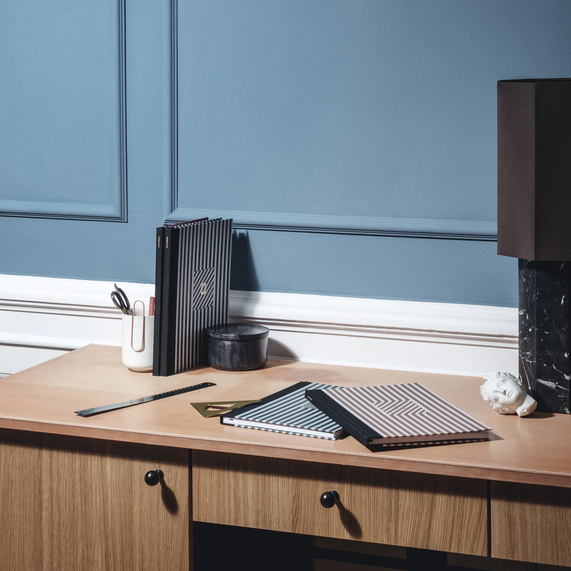 Pied pour lampe The eight over eight, Noir Marbre Louise Roe