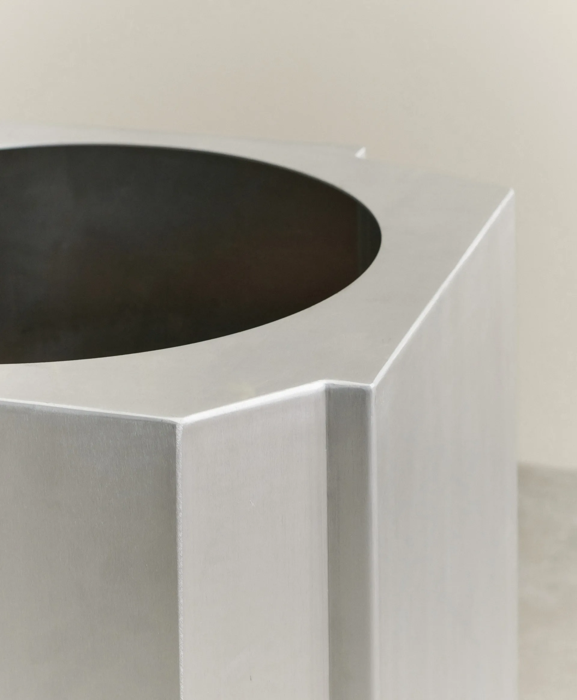 Pot Funki L 52 cm, Aluminium brossé Louise Roe