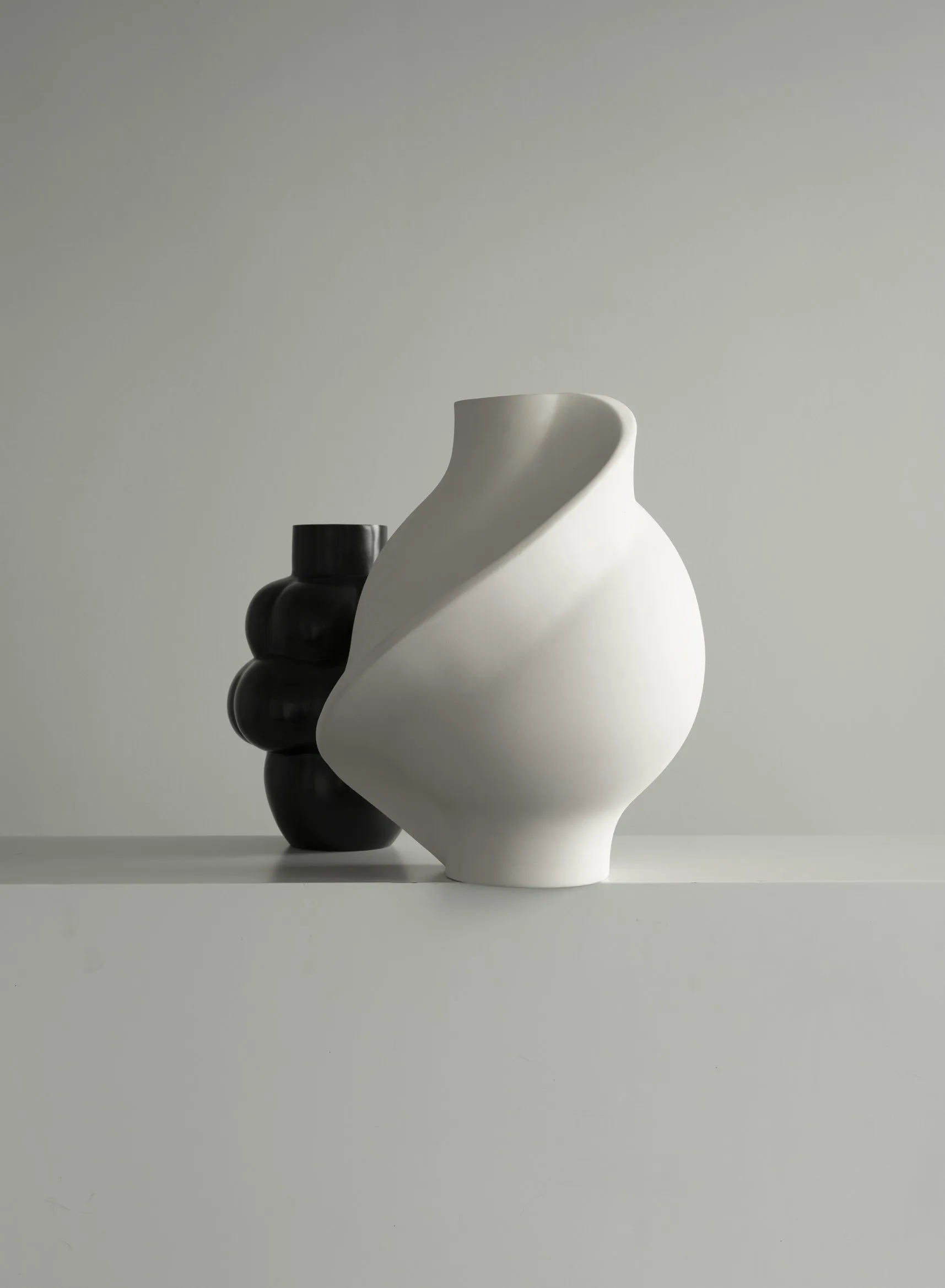 Vase Pirout 02 42 cm, Raw White Louise Roe