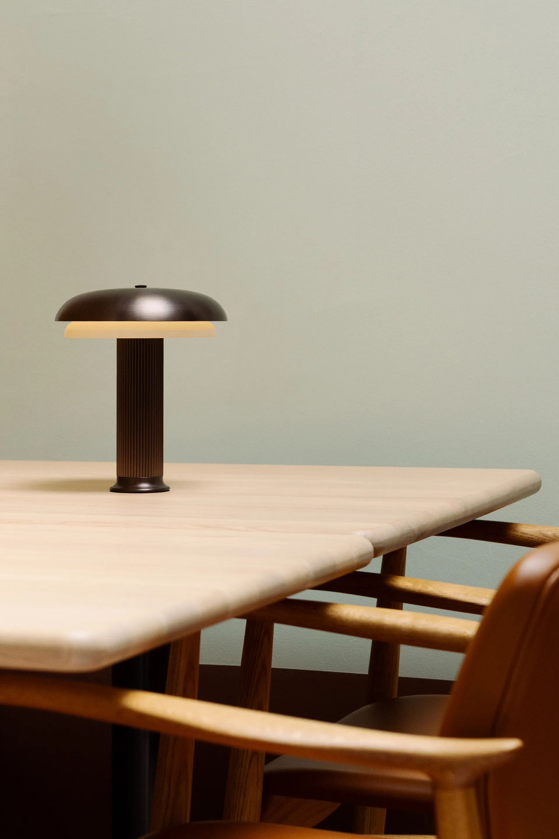 Lampe de table portable Noote, Bronze LYFA