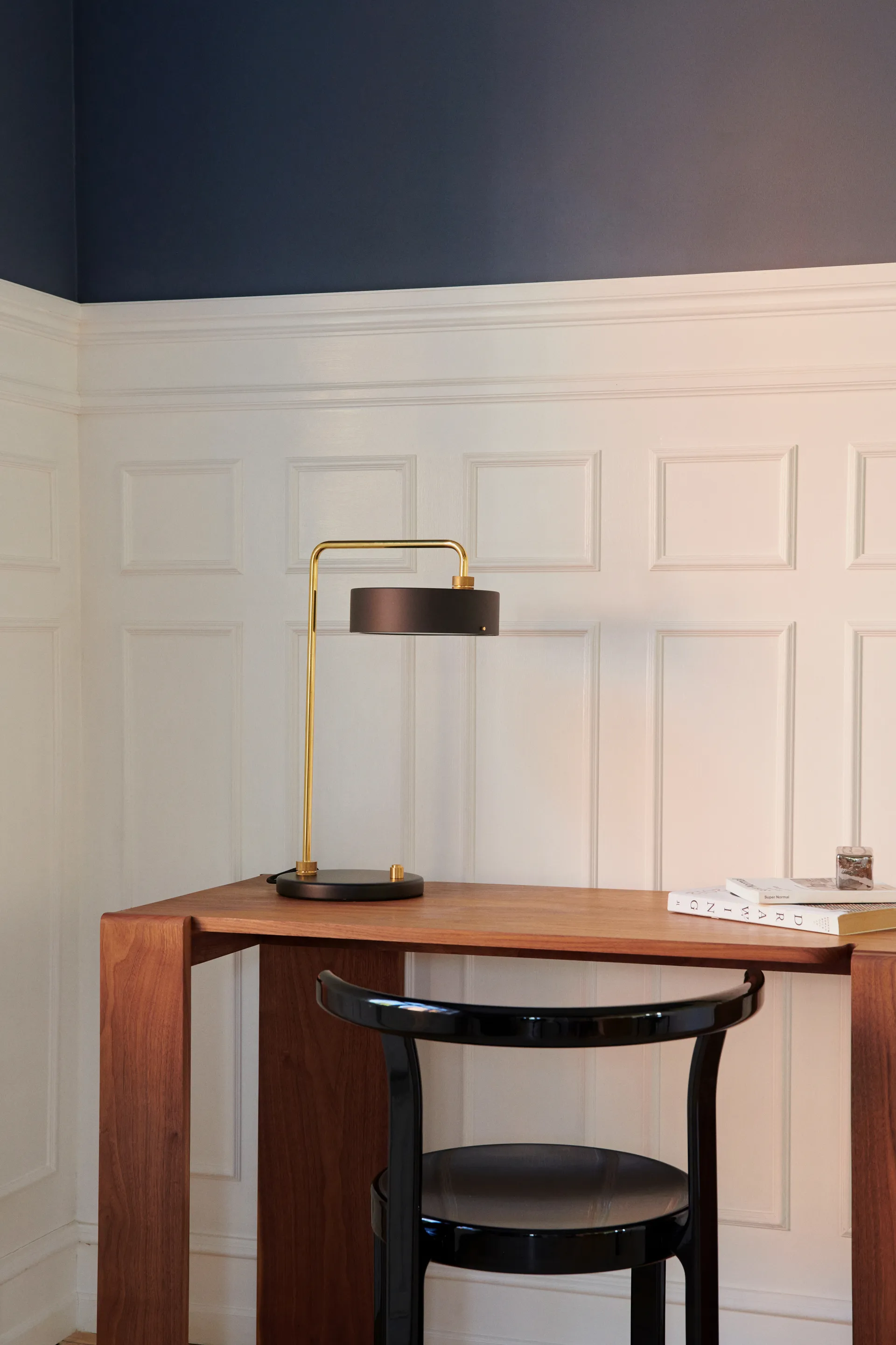 Lampe de table Petite Machine, Deep black Made By Hand