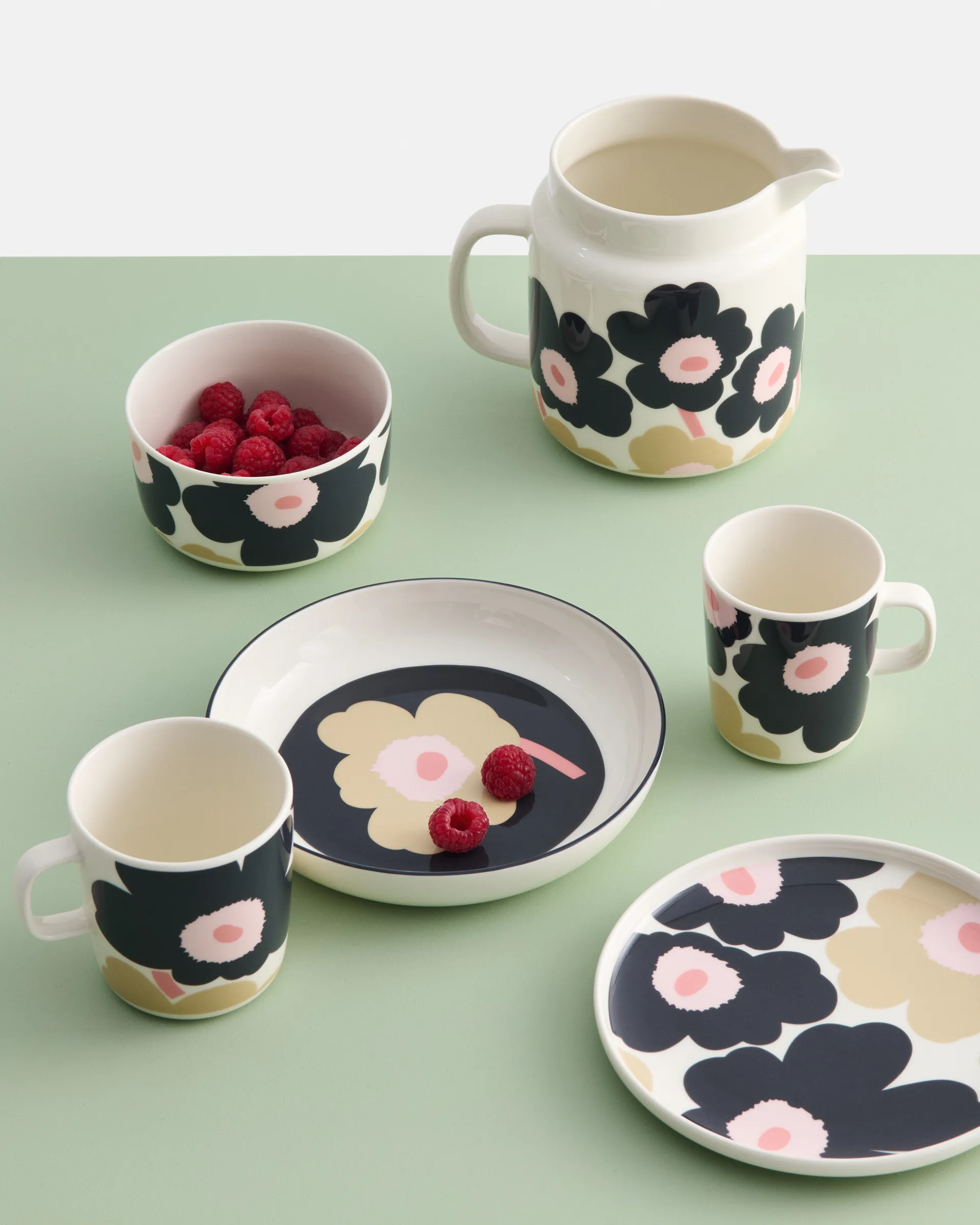 Assiette creuse Unikko Ø20,5 cm, Off white-charcoal-sand-pink Marimekko