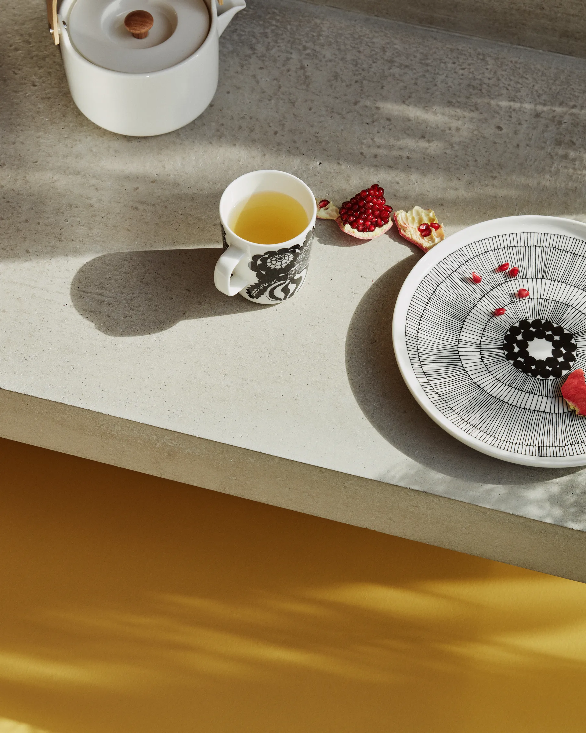 Assiette Siirtolapuutarha, noir-blanc Marimekko