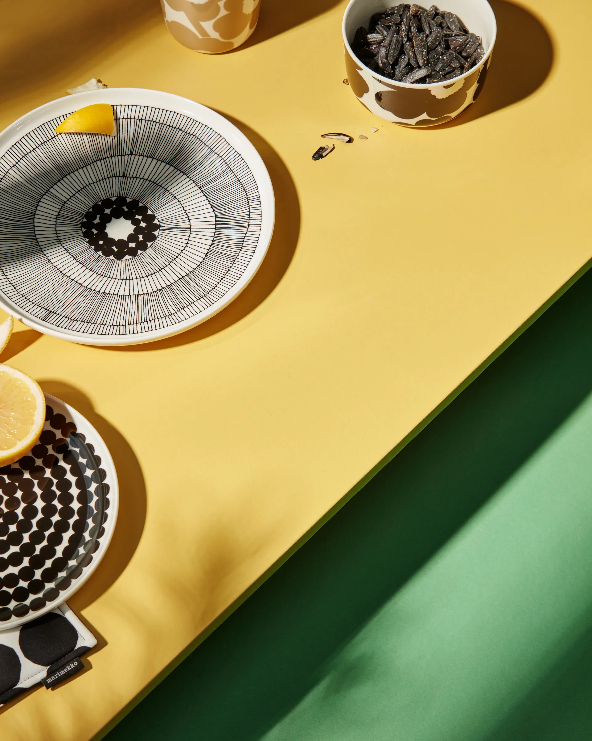 Assiette Siirtolapuutarha, noir-blanc Marimekko