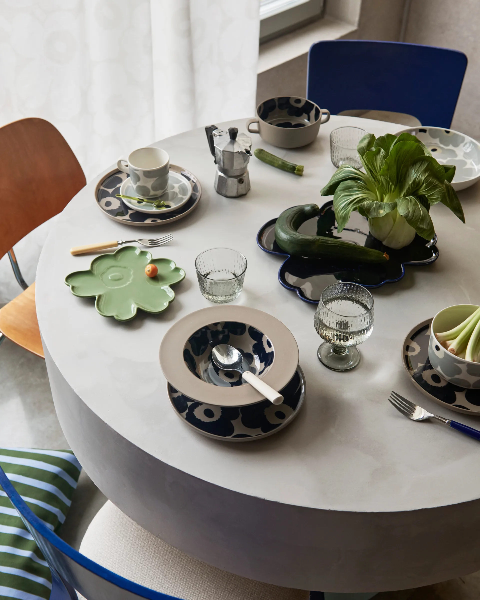 Assiette Unikko Ø20,5 cm, White-light grey-sand-dark blue Marimekko