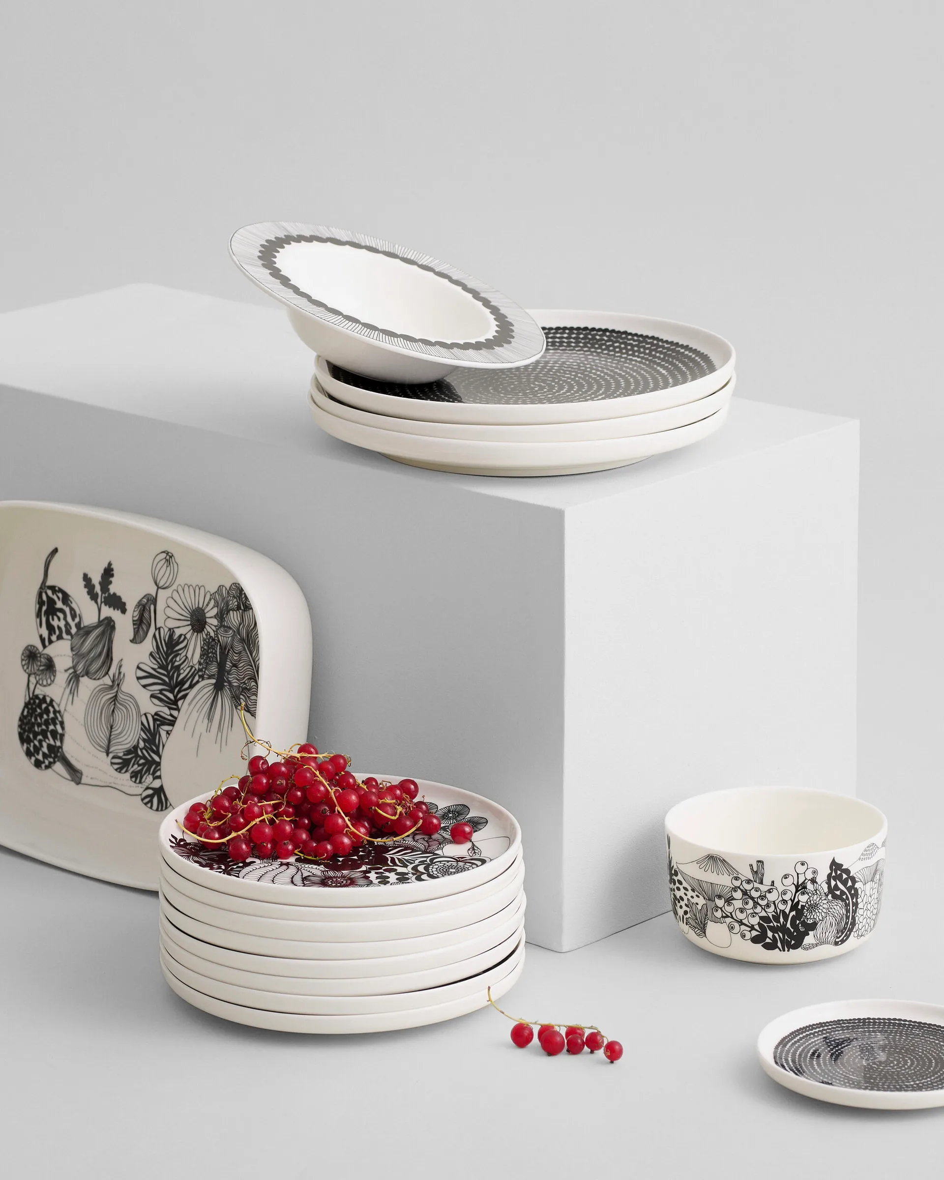 Bol de service Oiva Siirtolapuutarha, Blanc-noir Marimekko