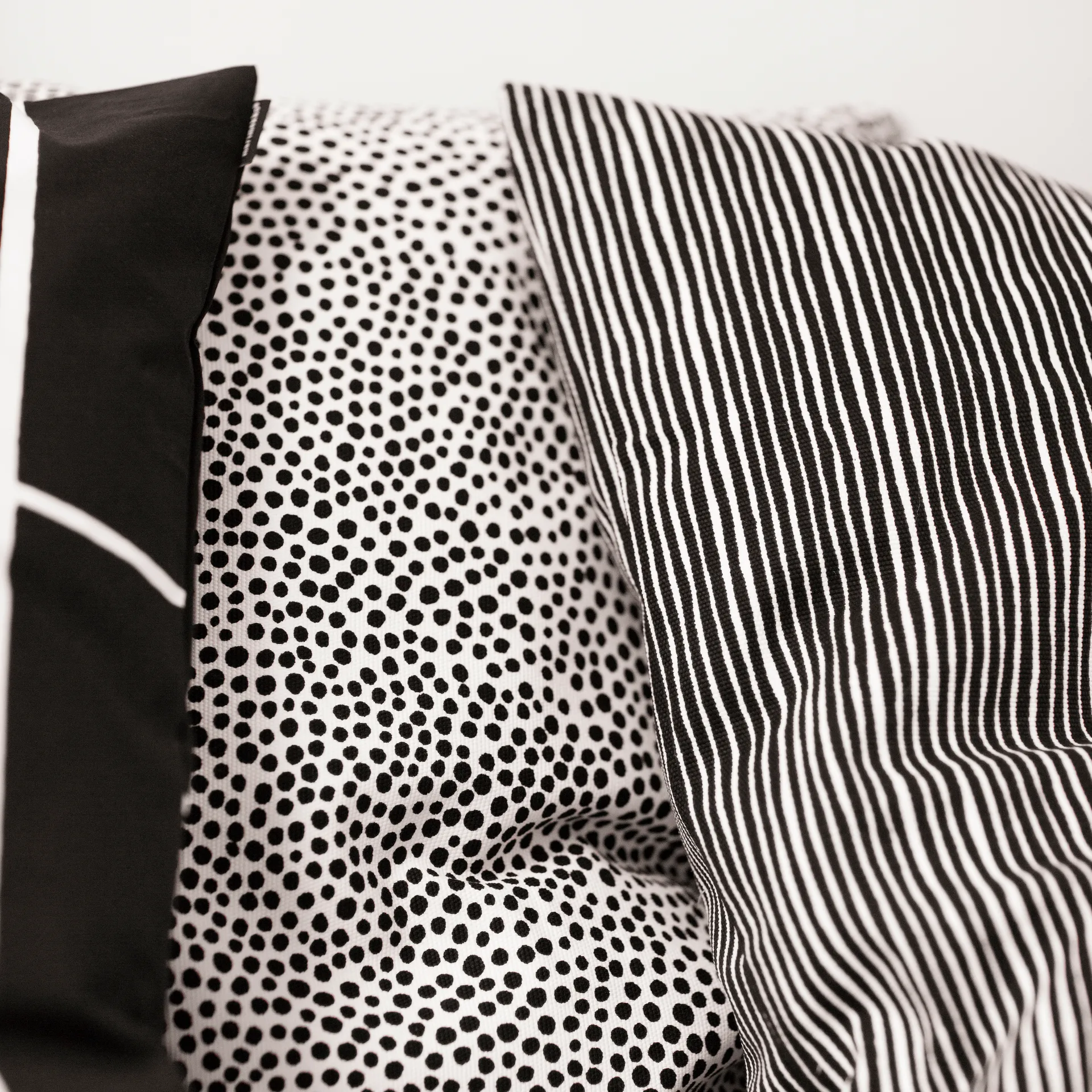 Housse de coussin Varvunraita, noir-blanc Marimekko