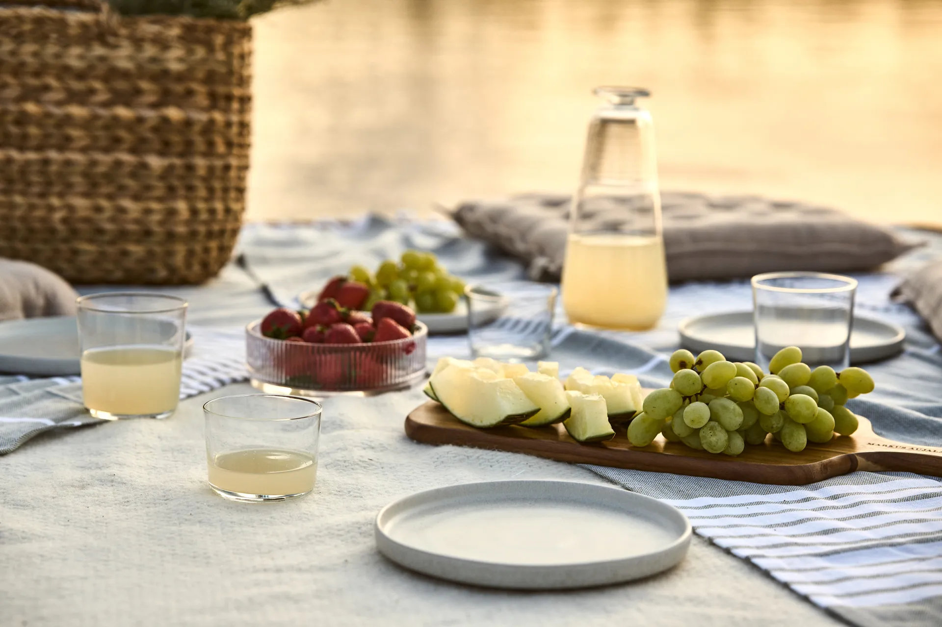 Petit plateau large Markus 20x48 cm, Akacia Markus Aujalay