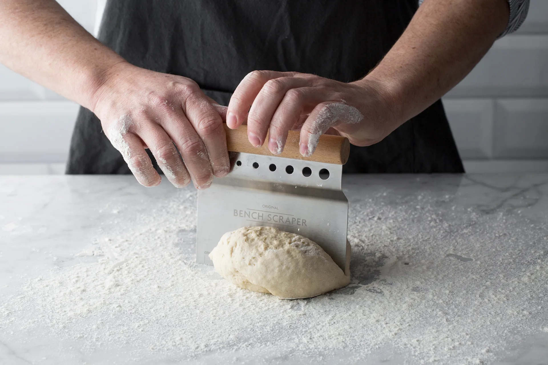 Grattoir de plan de travail innovant 15 cm, Gris crème Mason Cash