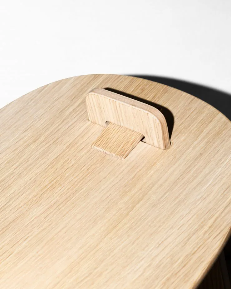 Chaise Harry, Chêne Massproductions