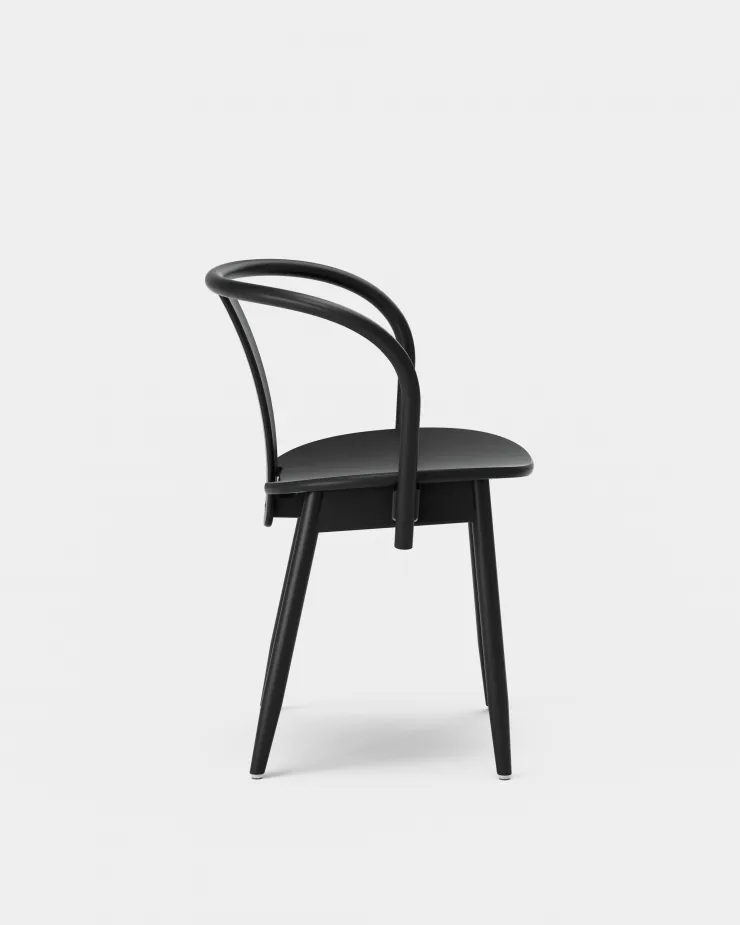 Chaise Icha, Hêtre teinté noir  Massproductions