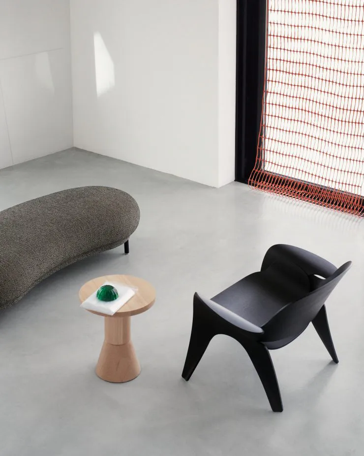 Chaise Rose, Chêne teinté noir Massproductions