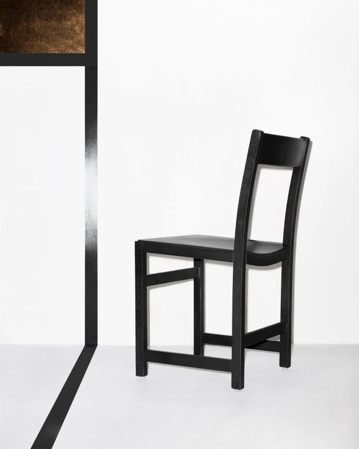 Chaise Waiter, Hêtre teinté noir  Massproductions