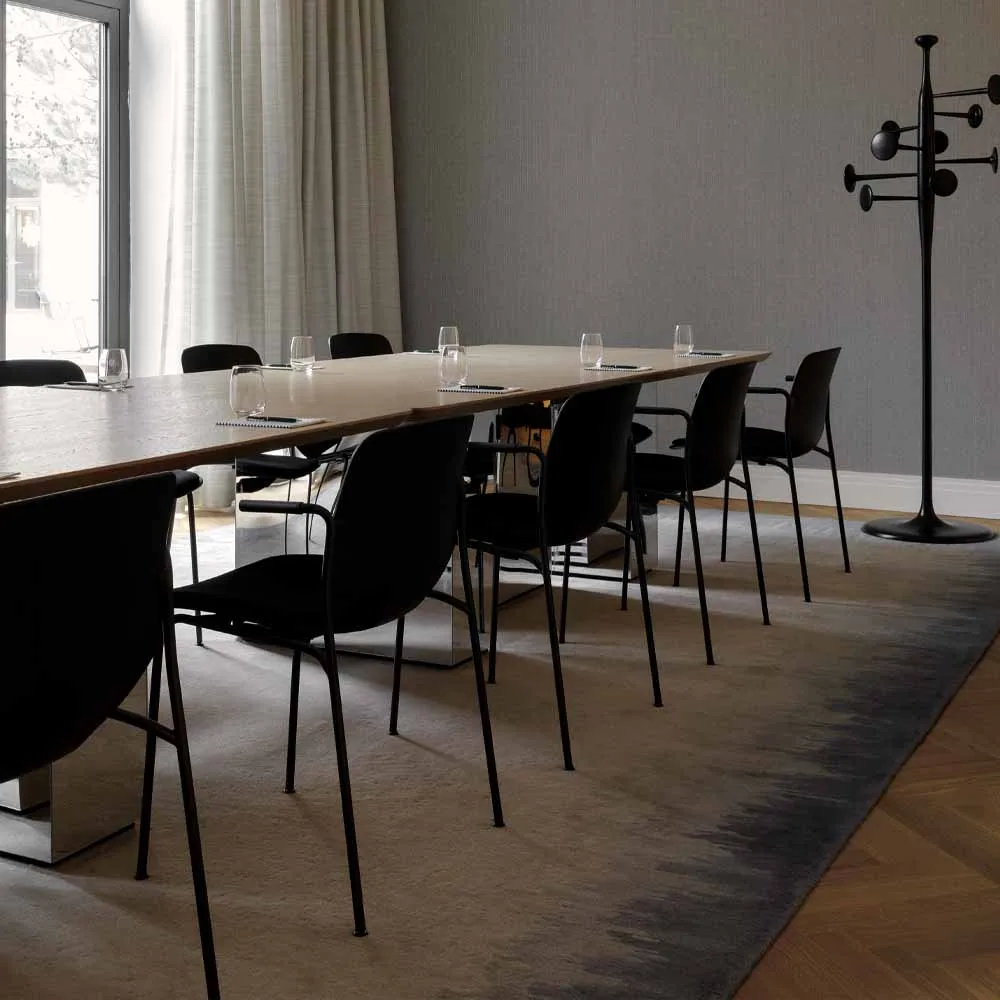 Chaise à accoudoirs Nova Sea, black, structure en acier noir Mater