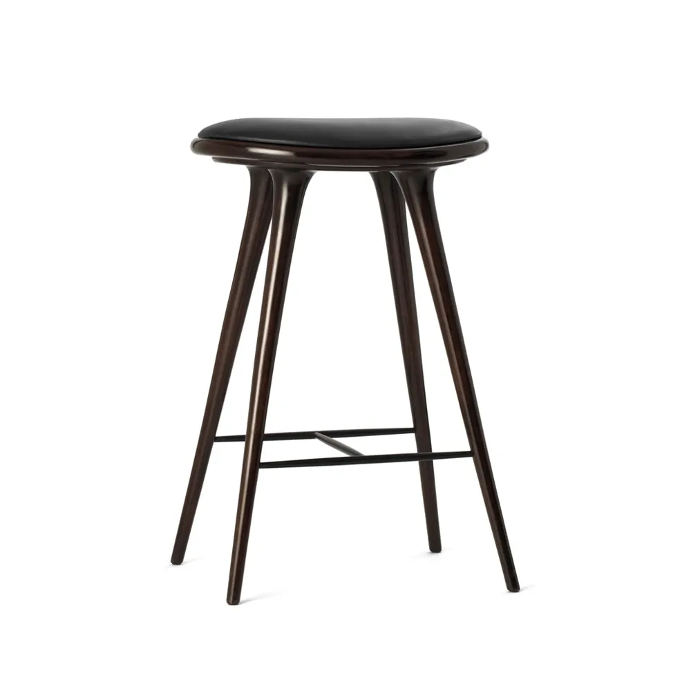 High stool tabouret de bar bas Mater 69 cm, cuir noir, support en hêtre laqué brun Mater