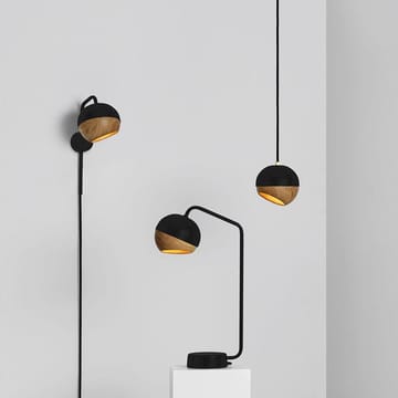 Lampe murale Ray - noir, détail en chêne sur l'écran - Mater