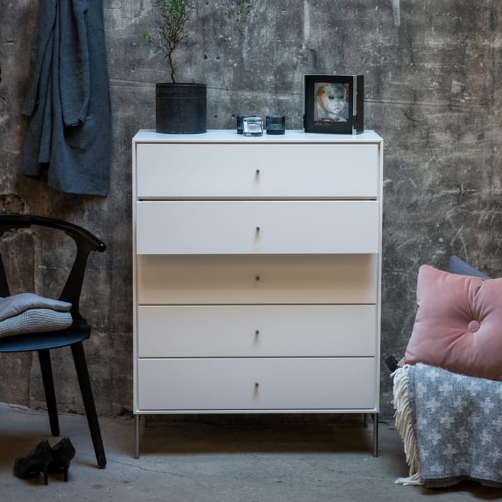 Commode Volt 5 tiroirs laquée blanche, Détails en acier inoxydable Mavis