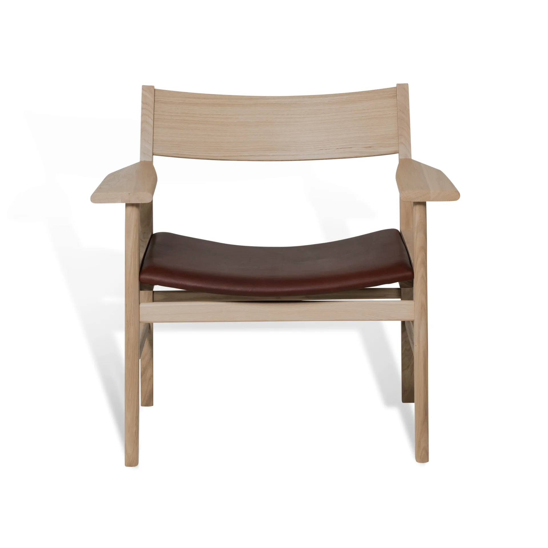 Fauteuil lounge, Chêne laqué mat pigmenté blanc – cuir Mocca Tärnsjö Mavis