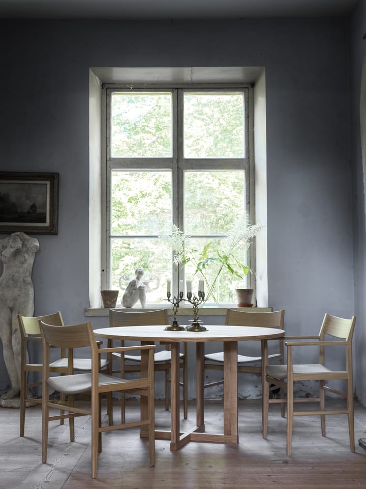 Table à manger Arv Ø130 cm, Chêne blanchi pigmenté, finition mate laquée Mavis