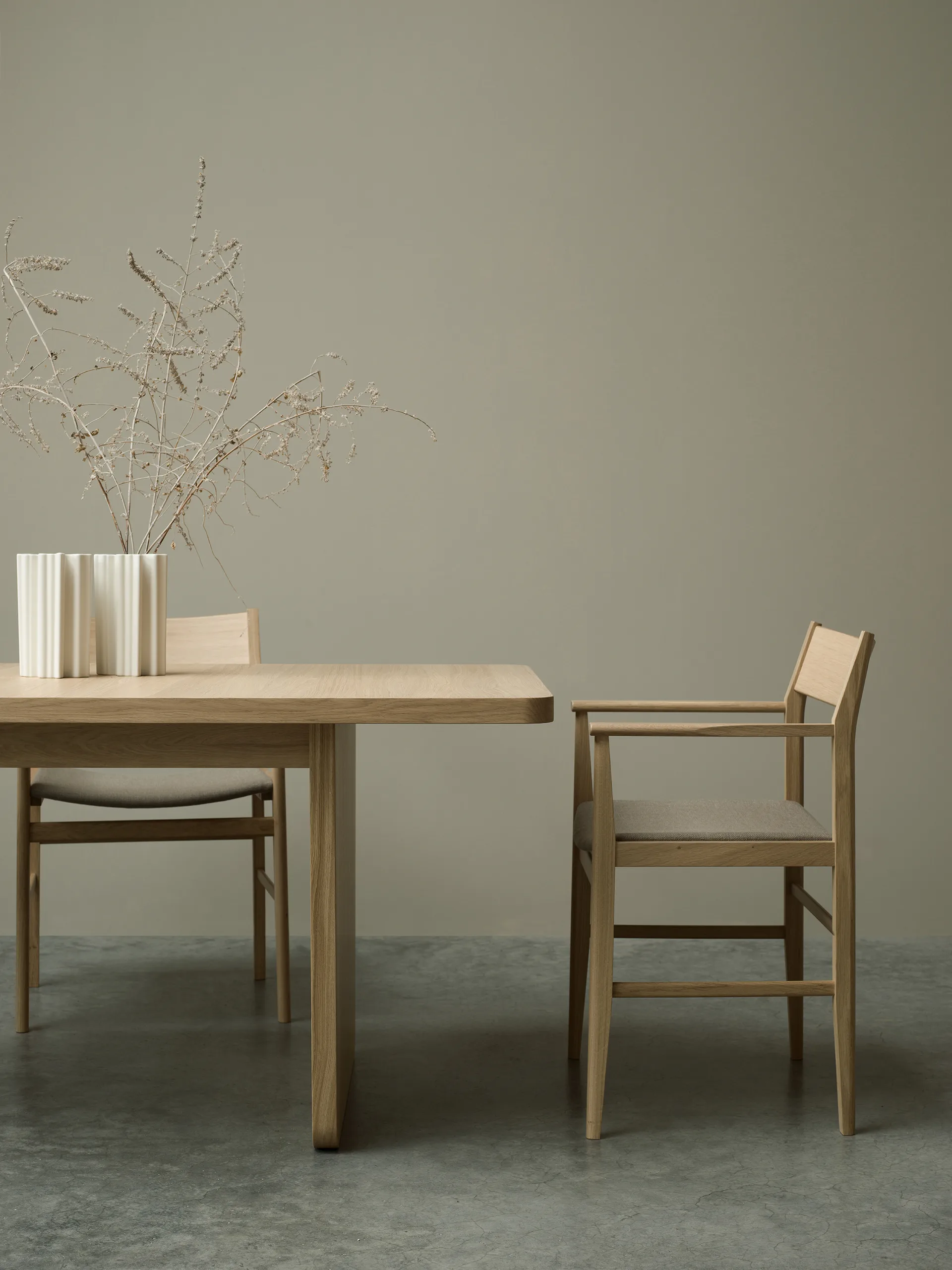 Table à manger Vaud, Chêne blanchi, 2 rallonges Mavis