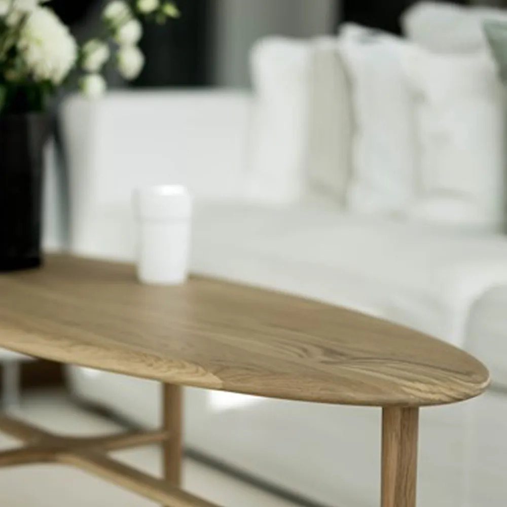 Table basse Crest ovale, Chêne blanchi pigmenté, vernis clair, ovale Mavis