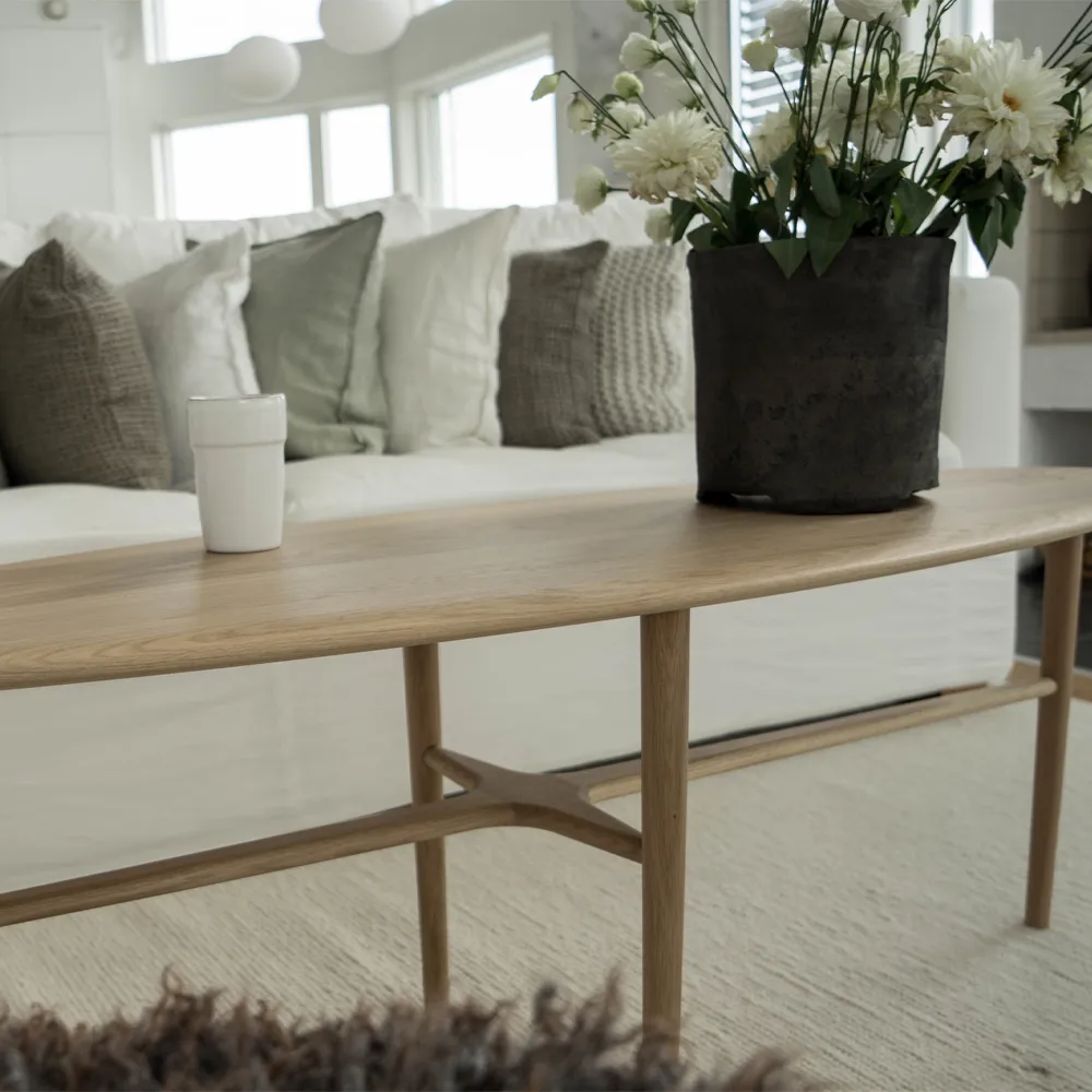 Table basse Crest ovale, Chêne blanchi pigmenté, vernis clair, ovale Mavis