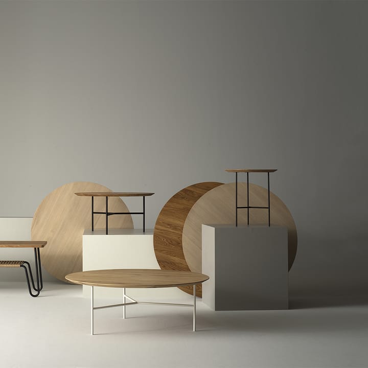 Table basse Tribeca, Chêne huilé rustique, pieds blancs, Ø80 cm Mavis