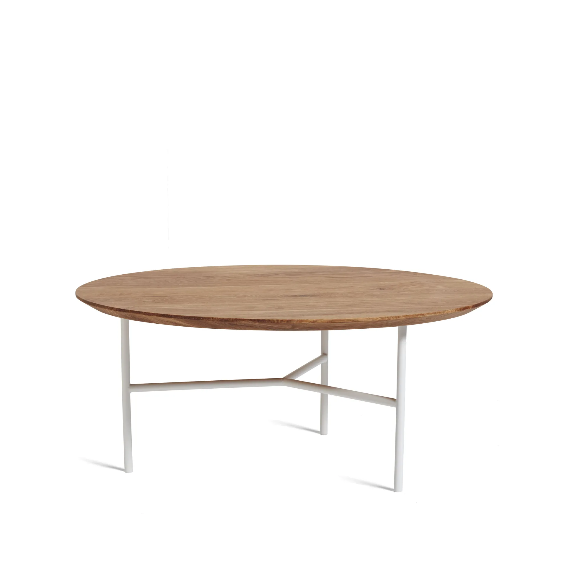 Table basse Tribeca, Chêne huilé rustique, pieds blancs, Ø80 cm Mavis