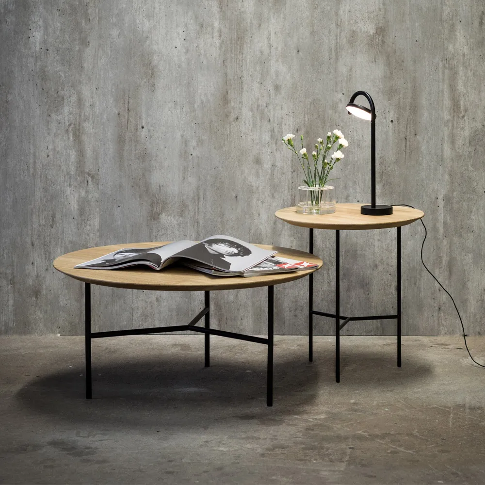 Table basse Tribeca, Chêne huilé rustique, pieds blancs, Ø80 cm Mavis