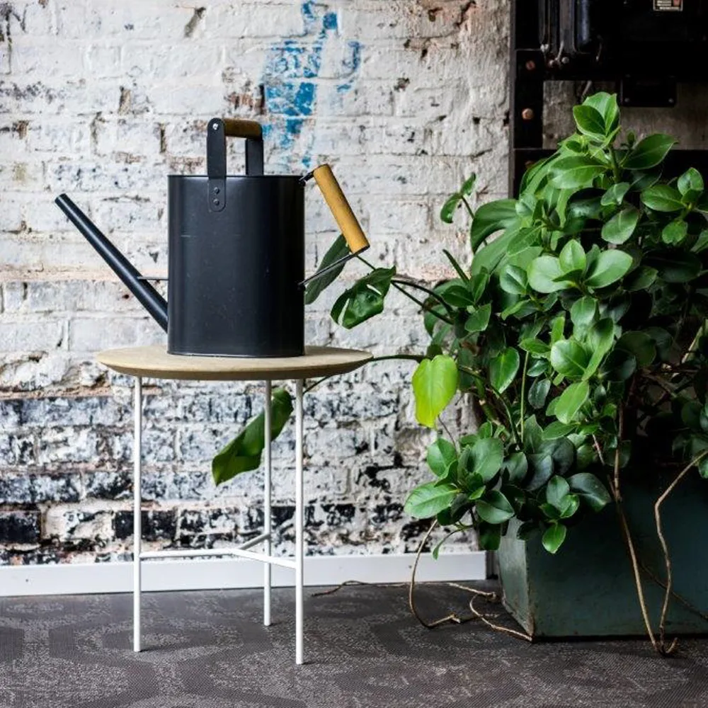 Table d’appoint Tribeca, Chêne ciré rustique, pieds noirs, Ø47 cm Mavis