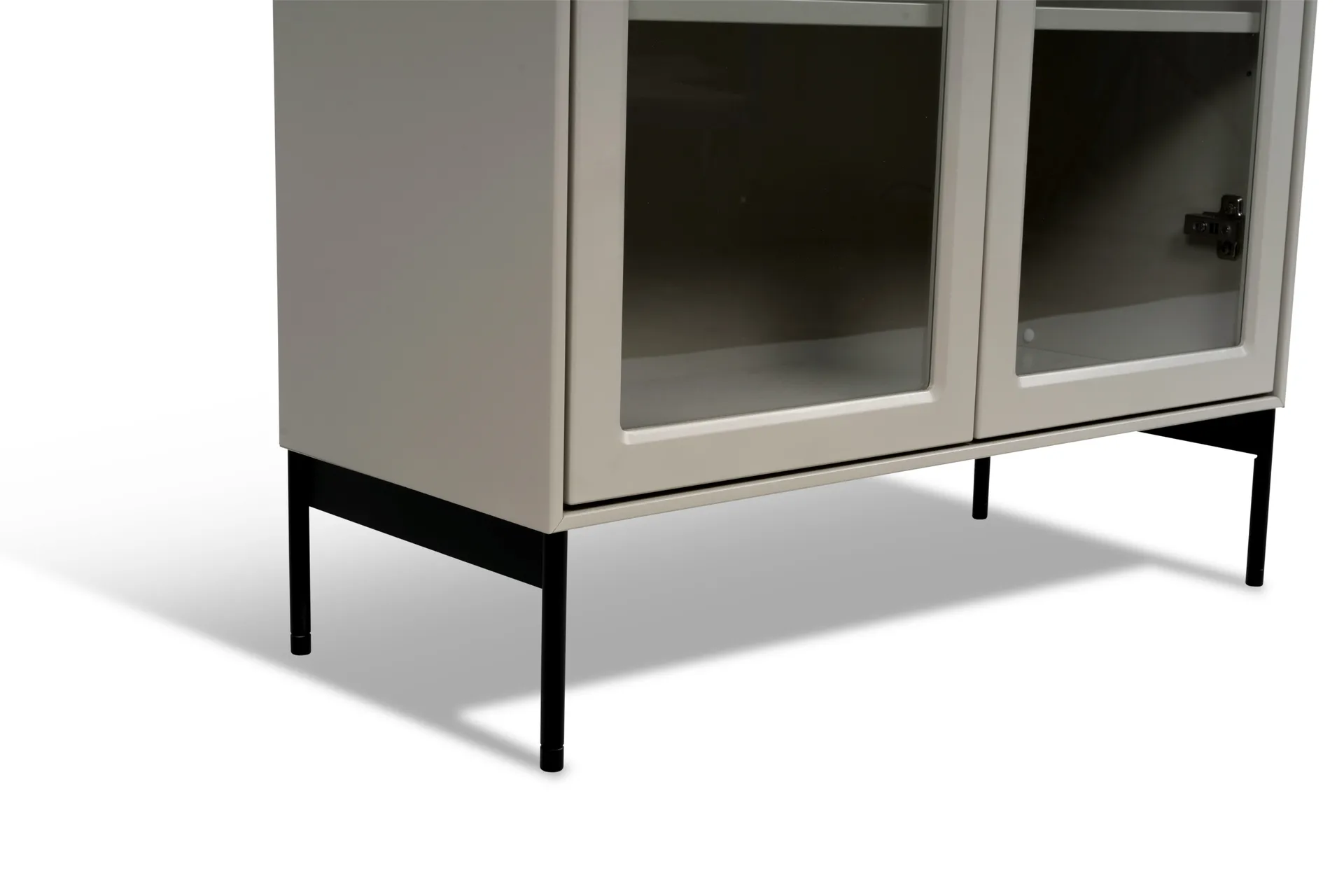 Vitrine Volt 130 cm beige, Détails en noir Mavis