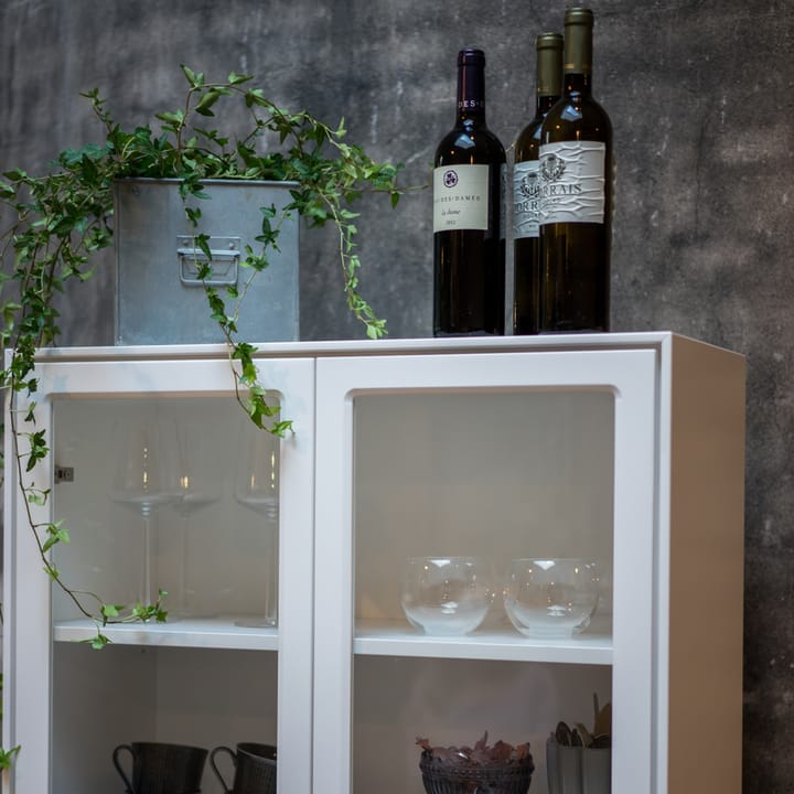 Vitrine Volt 130 cm laquée blanche, Détails en acier inoxydable Mavis