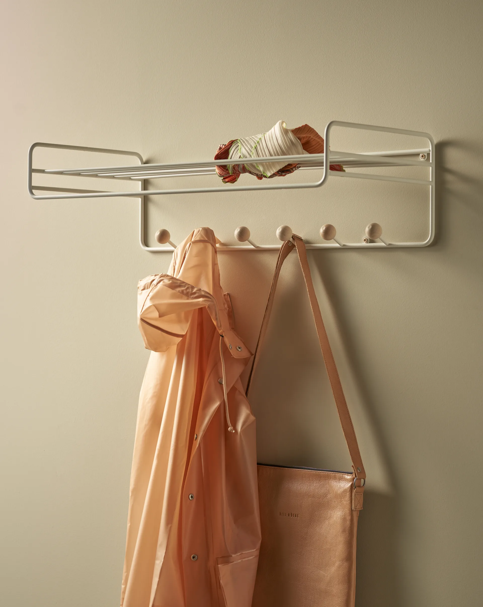 Étagère à chapeaux Bill Hat Rack, Blanc Maze