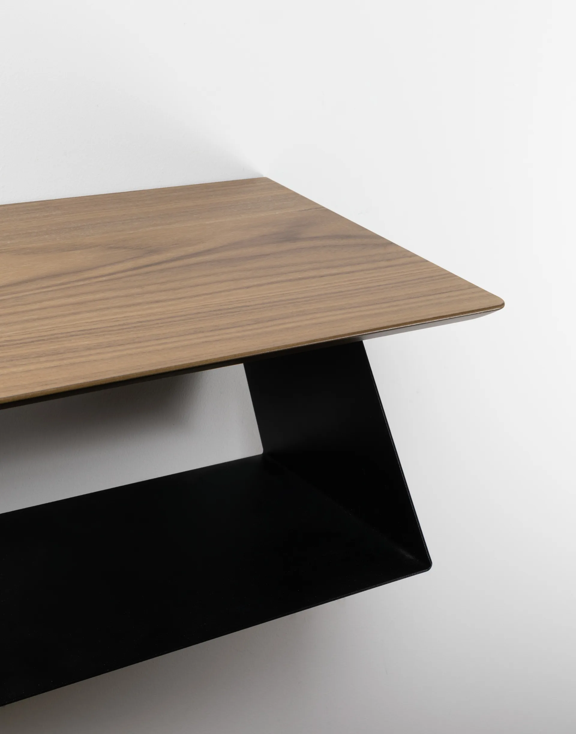 Etagère Edgy, Noir-noyer Maze