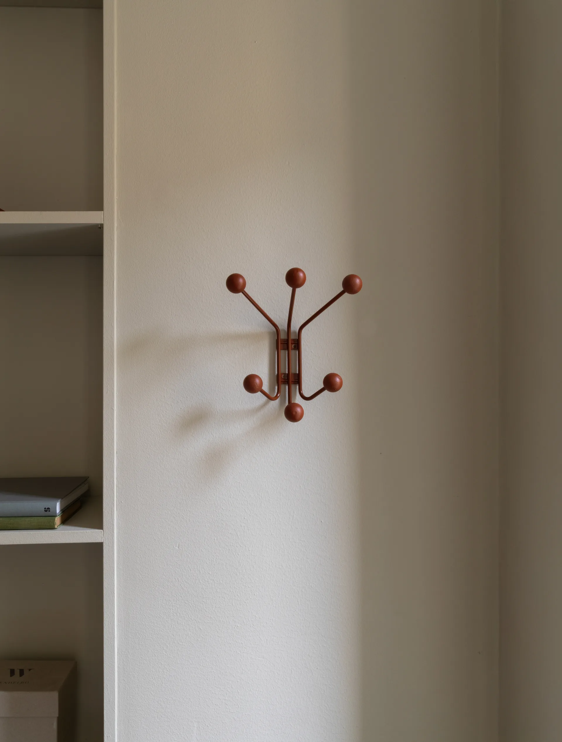 Patère Bill XS, Cinnamon Maze