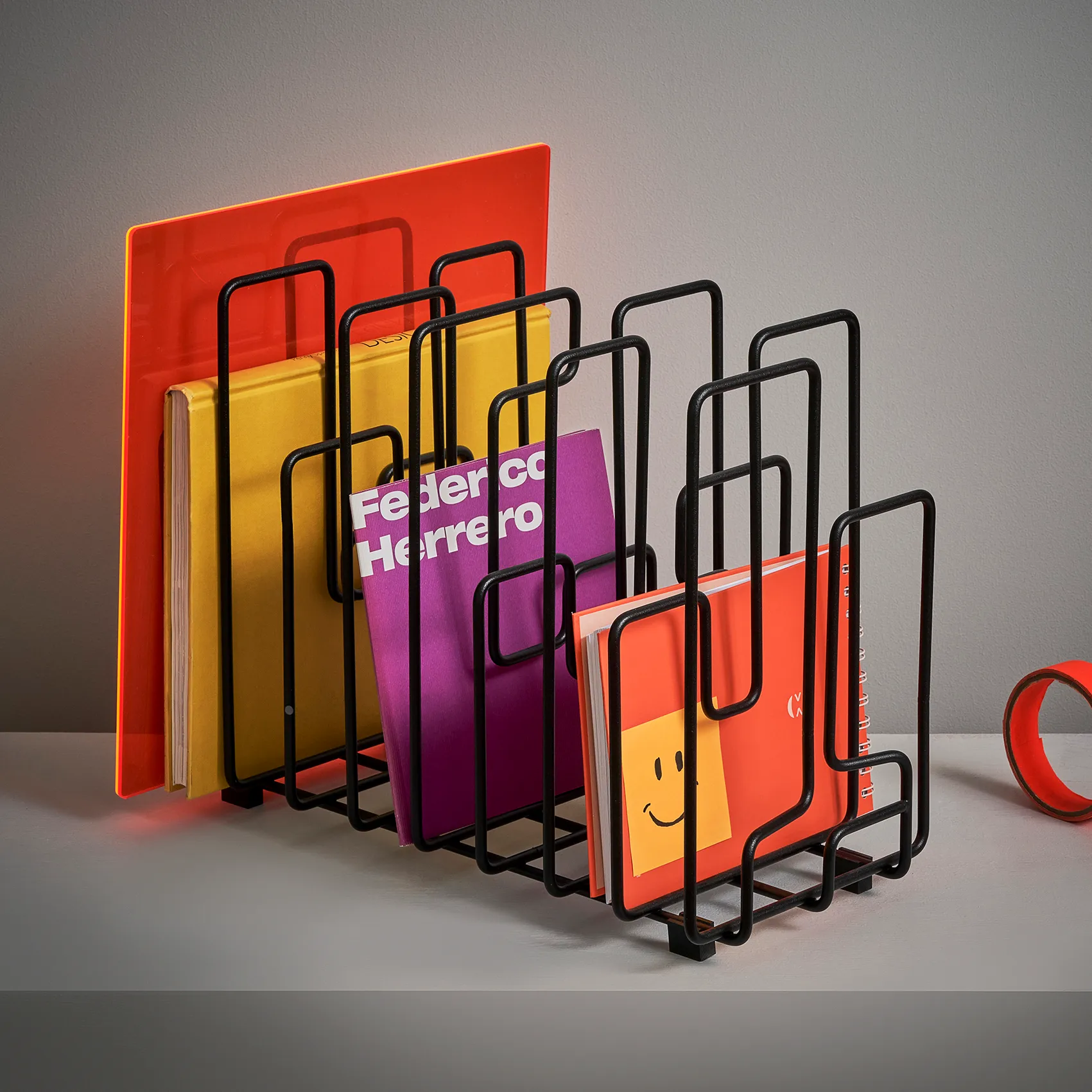 Support pour magazines In The Neighbourhood, Noir Maze