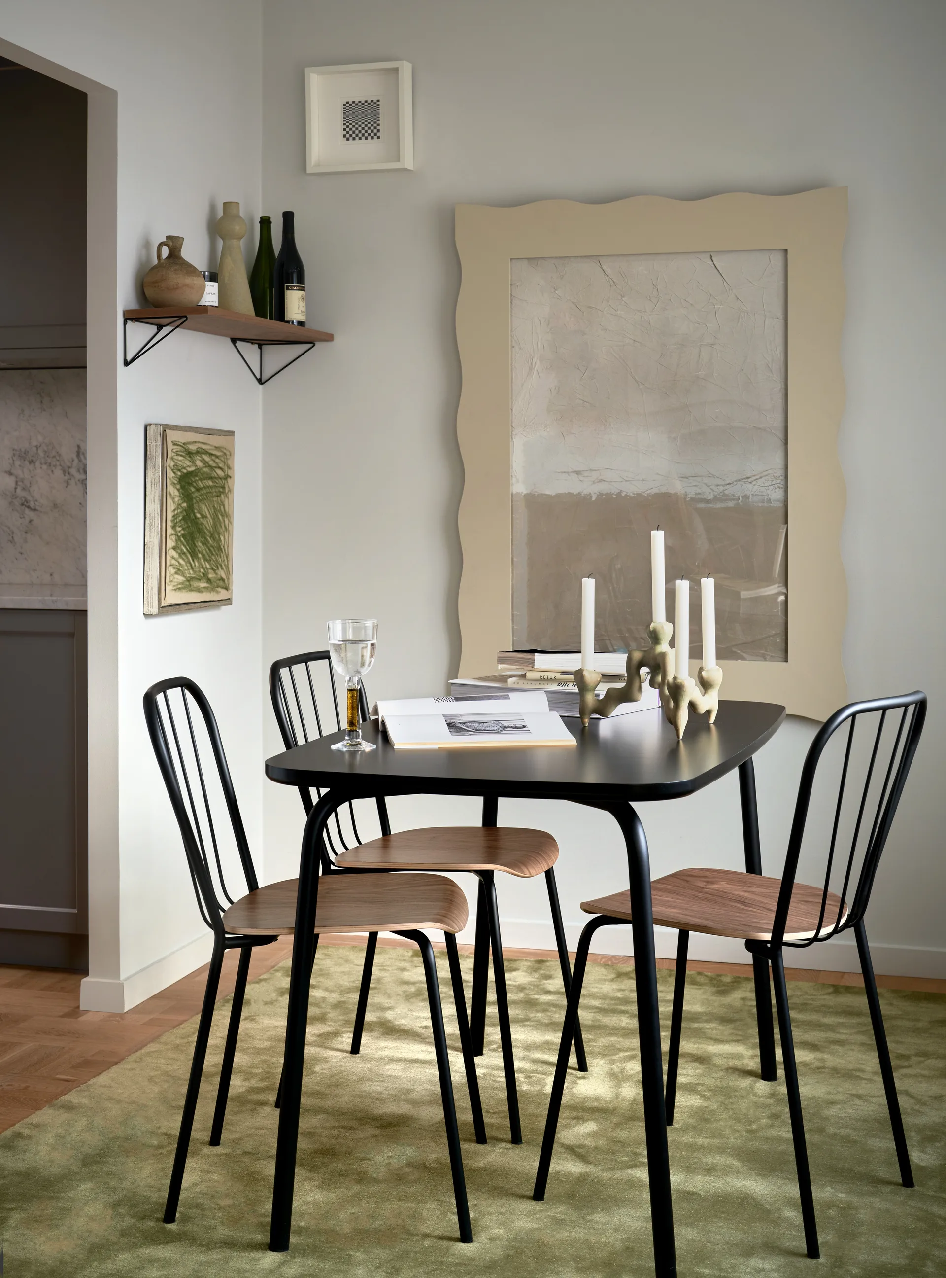 Table Same Table, Noir Maze