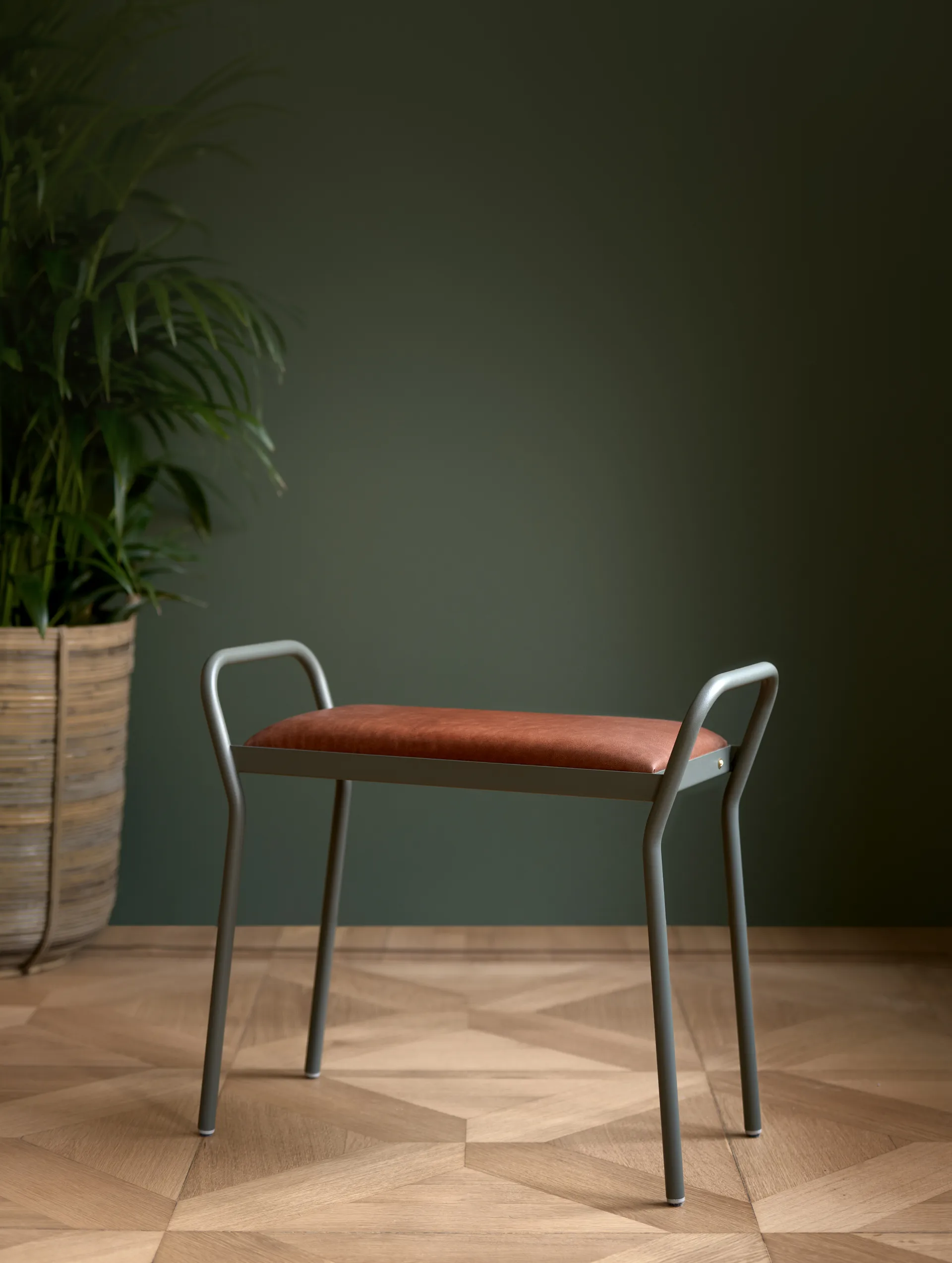Tabouret Anyone, gris-vert/cognac vintage Maze