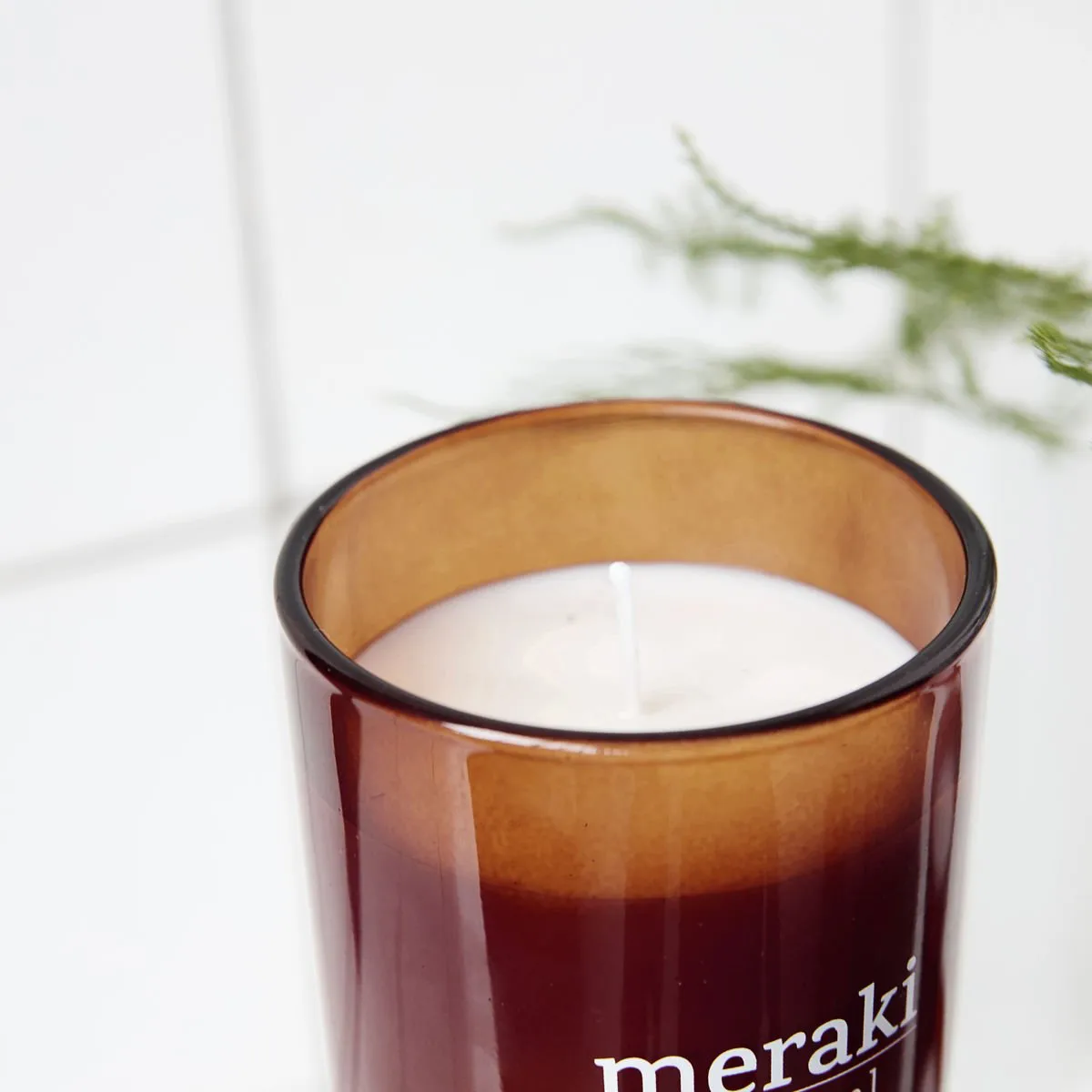 Bougie parfumée Meraki verre brun 12h, Scandinavian garden Meraki